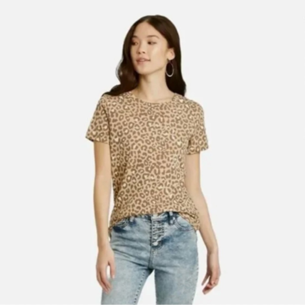 NWT - Zoe & Liv | Pale Khaki Leopard Print T-shirt size extra small